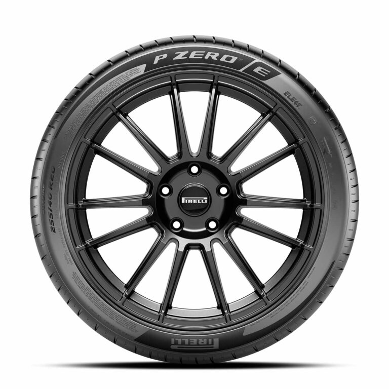 Pirelli lanza el P Zero E un neumático fabricado con materiales reciclados para vehículos eléctricos.